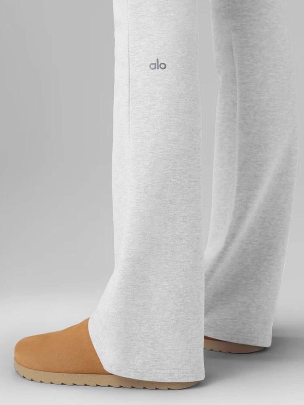 ☁️Alo Yoga Sway Flare Pants Sporty Gray Slightly Flare Casual Long Pants - Picture 6 of 9